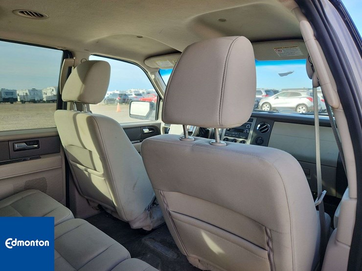 2011-ford-expedition-image-23