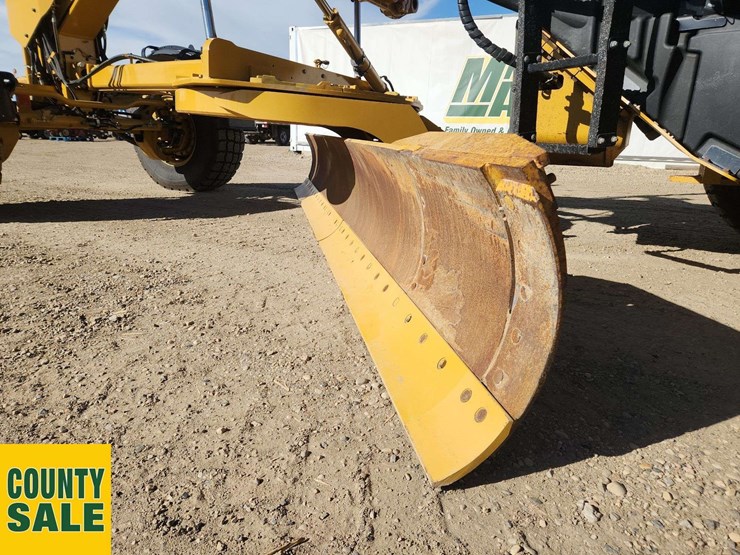 2020-caterpillar-150-awd-image-39