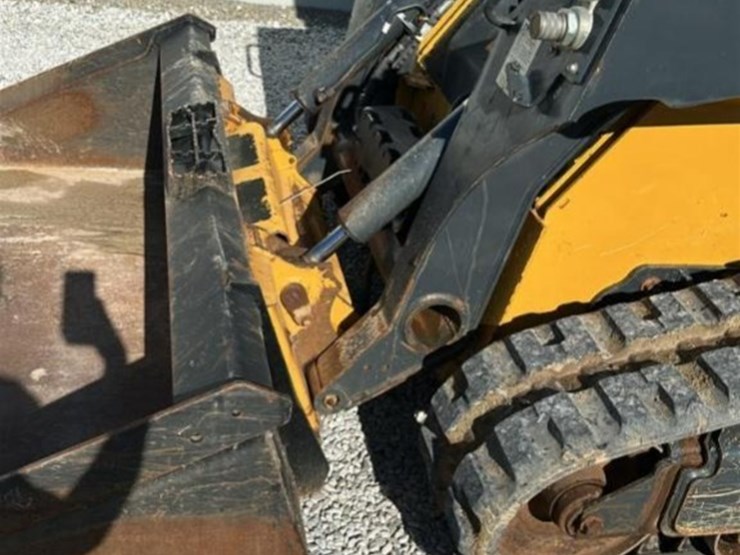 2021-deere-325g-image-40