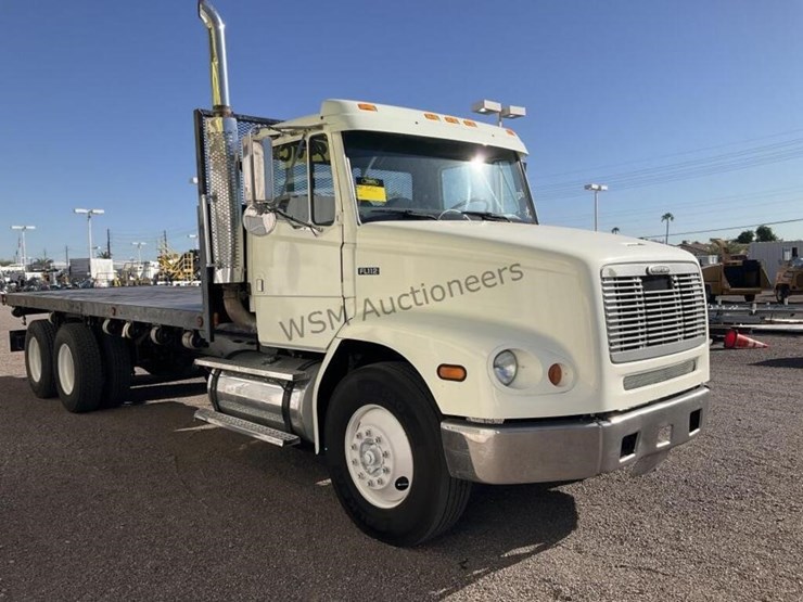 2003-freightliner-fl112-image-4