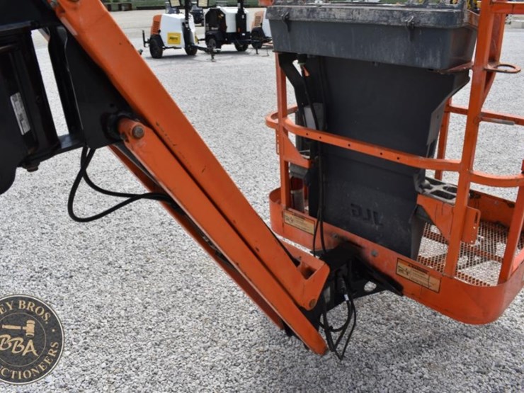 2013-jlg-e300ajp-image-50