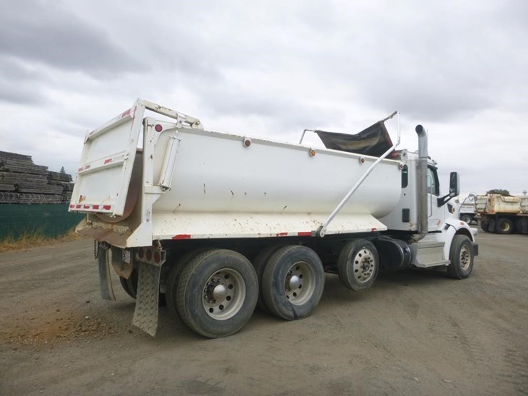 2019-peterbilt-567-image-3