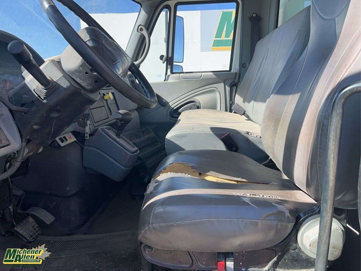 2005-international-durastar-4300-image-11