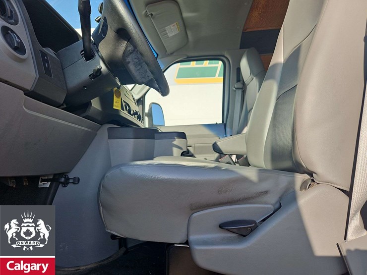 2012-ford-cargo-image-9