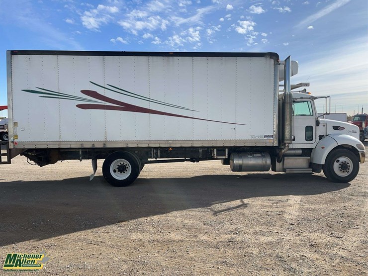 2009-peterbilt-335-image-5