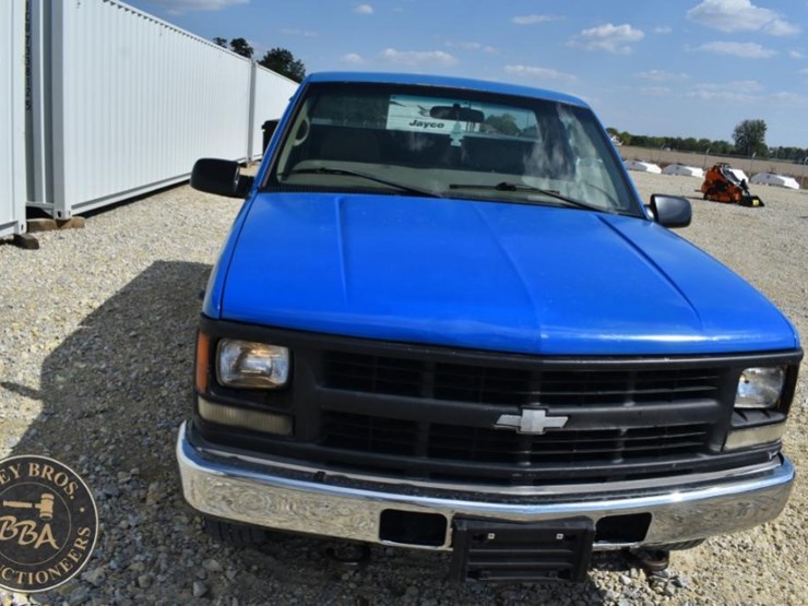 2000-chevrolet-3500-image-16