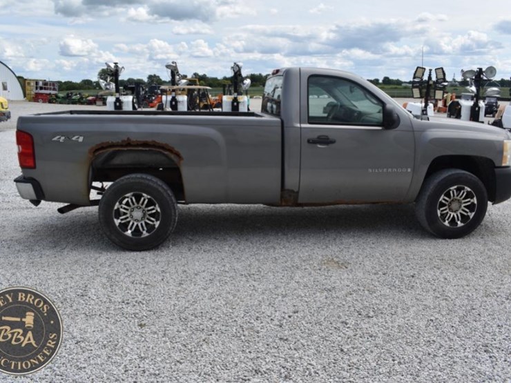2009-chevrolet-silverado-1500-image-21