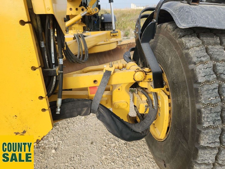 2020-caterpillar-150-awd-image-19