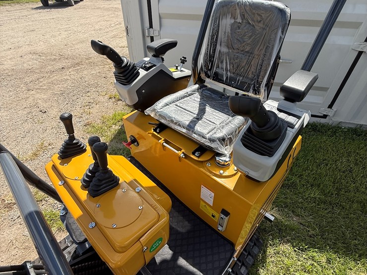 #601-•-2025-cfg-industrial-mx12r-hydraulic-track-type-mini-excavator-image-11