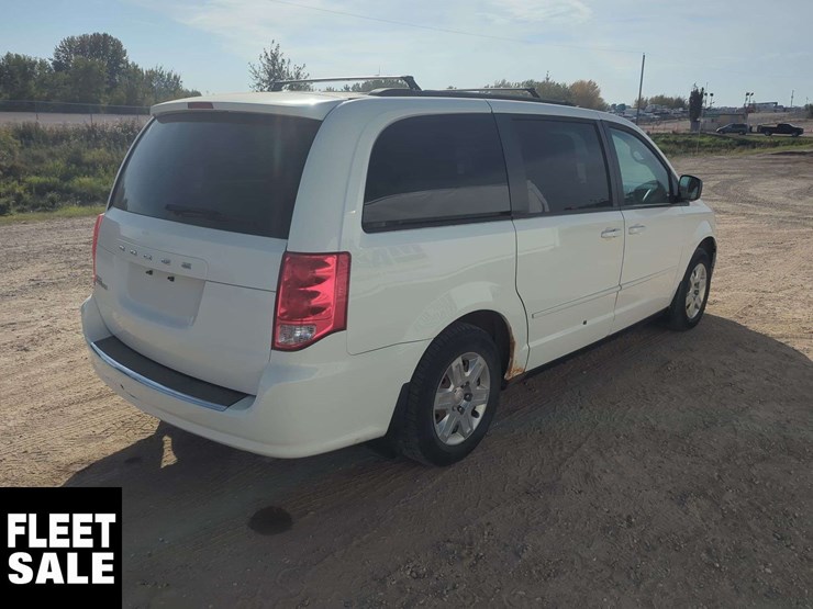 2012-dodge-grand-caravan-se-image-3