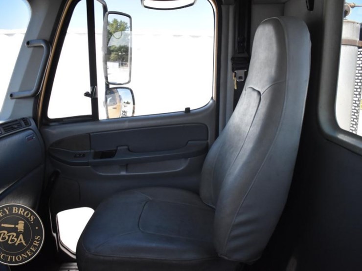 2003-freightliner-columbia-120-image-86