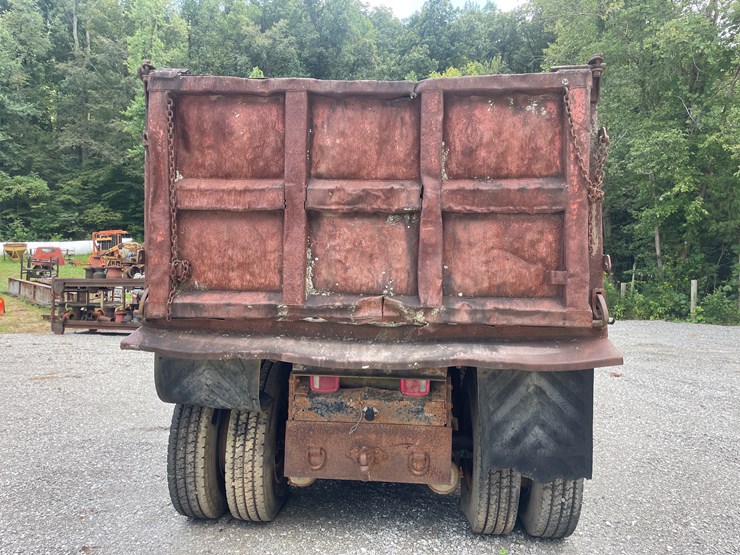 #146-•-inoperable-1974-3509-peterbilt-dump-truck-image-4