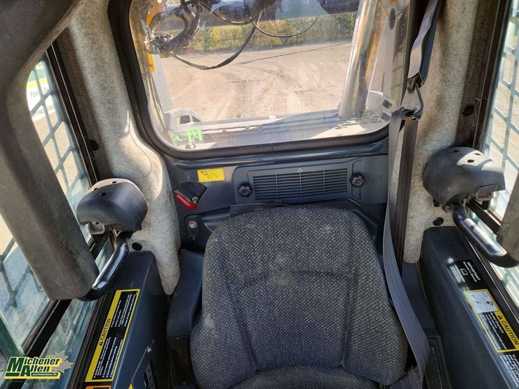deere-326e-image-17