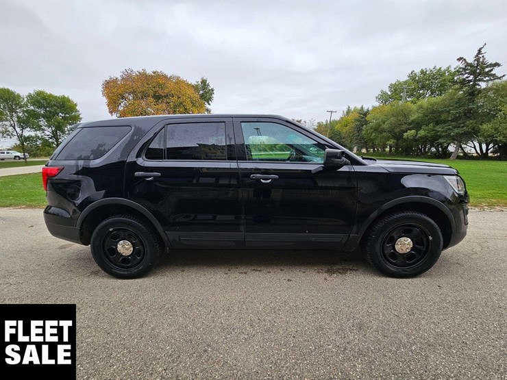 2016-ford-explorer-image-23