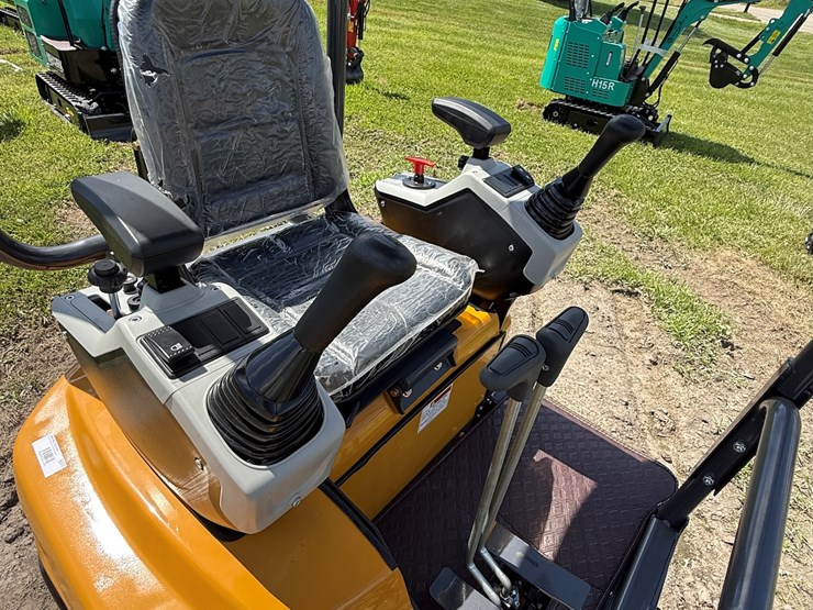 #607-•-2025-cfg-industrial-qk18r-hydraulic-track-type-mini-excavator-image-5