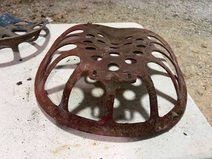(3)-cast-iron-seats-image-6