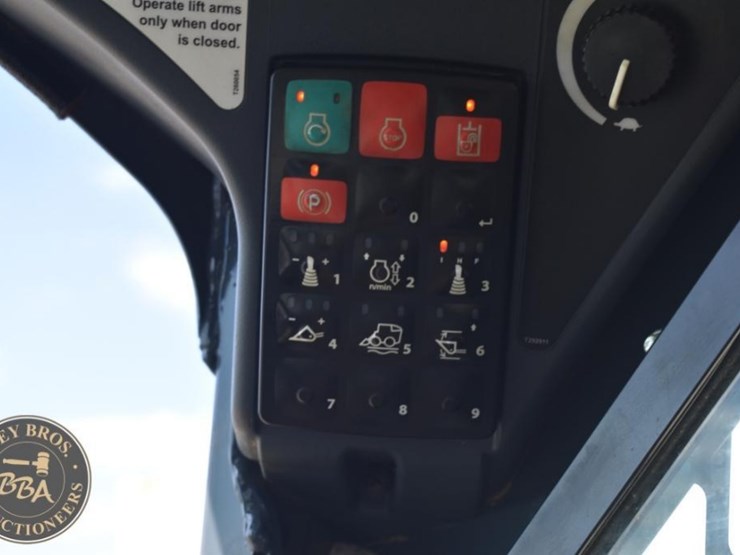 2021-deere-325g-image-76