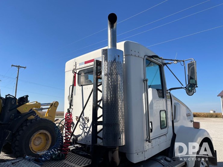2005-kenworth-t800-image-23