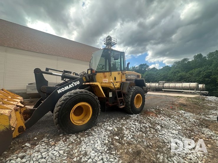 2013-komatsu-wa250pz-image-2
