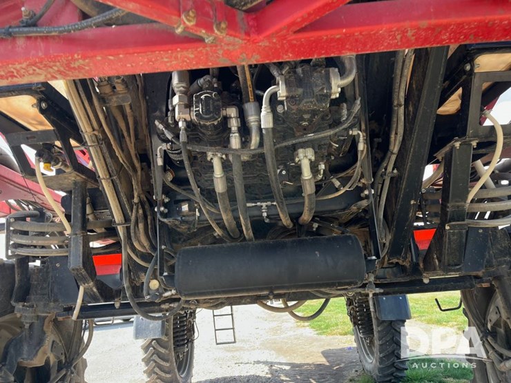 2017-case-ih-patriot-4440-image-44