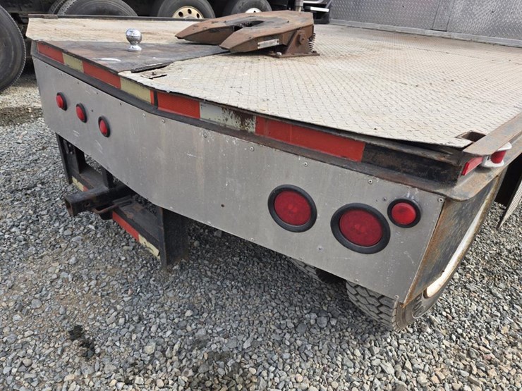 1995-freightliner-fl70-image-29