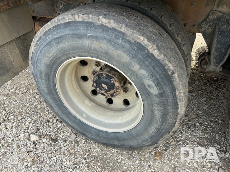 2016-freightliner-108sd-image-21