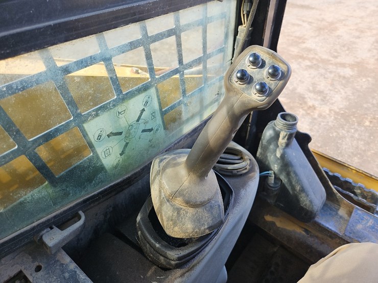 2011-caterpillar-257b3-image-21