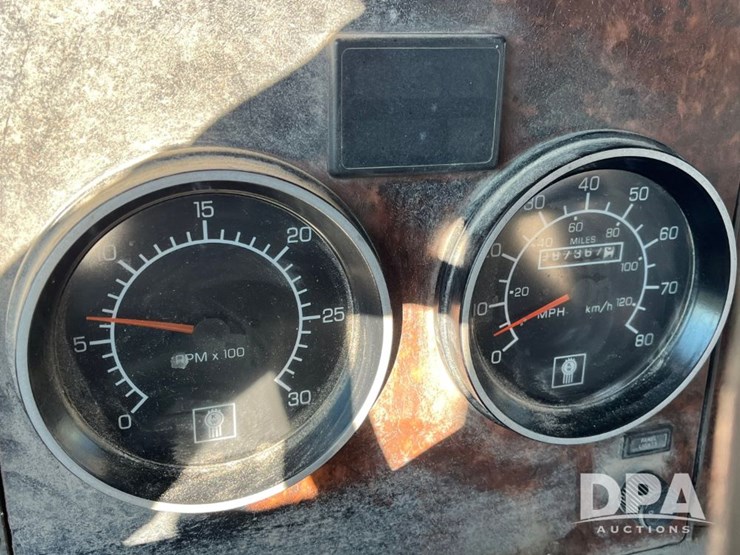 2005-kenworth-t800-image-45