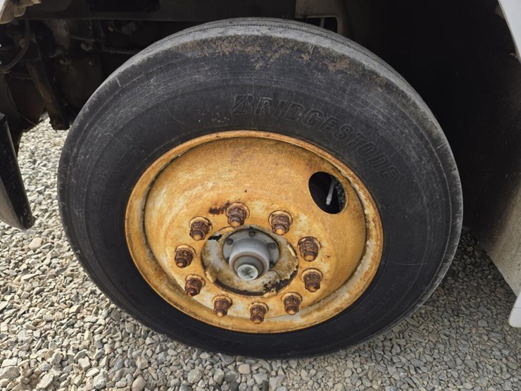 1995-freightliner-fl70-image-55