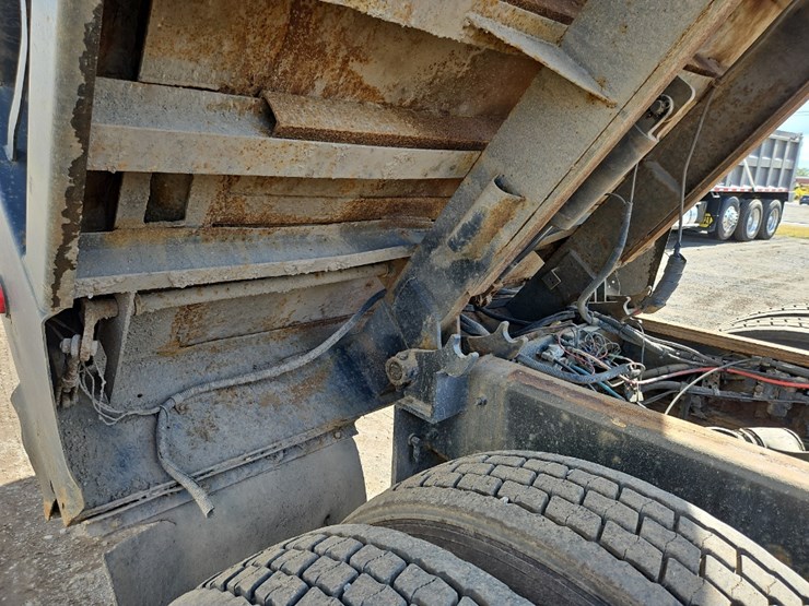 2001-kenworth-t800-image-24