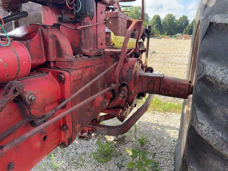 farmall-400-image-42
