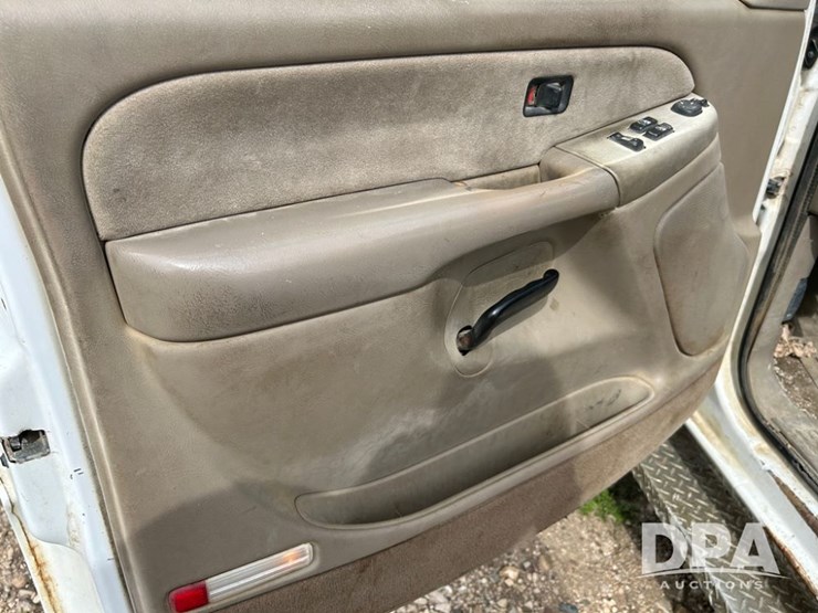 2002-chevrolet-2500hd-image-17