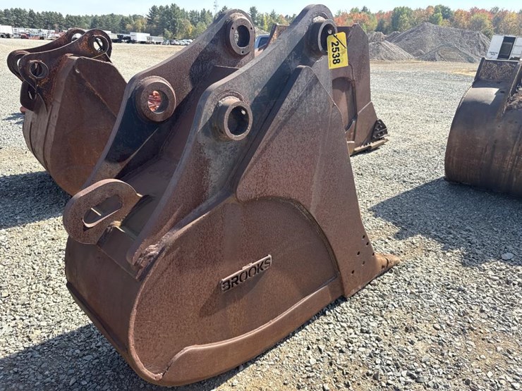 #2538-•-approx-28“-excavator-bucket-image-4
