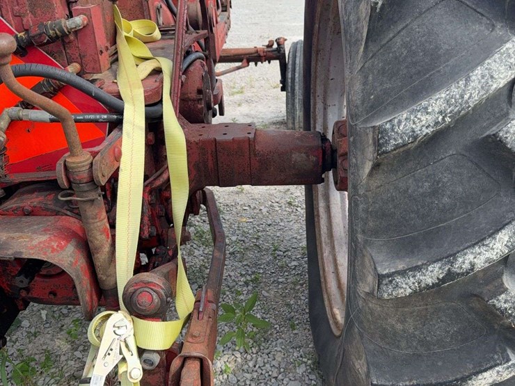 farmall-400-image-16