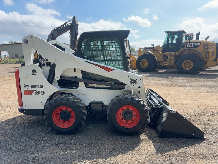2019-bobcat-s740-image-6
