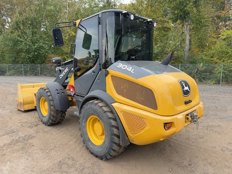 2021-deere-304l-image-3