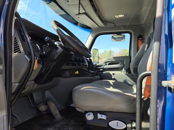 2017-kenworth-t880-image-60