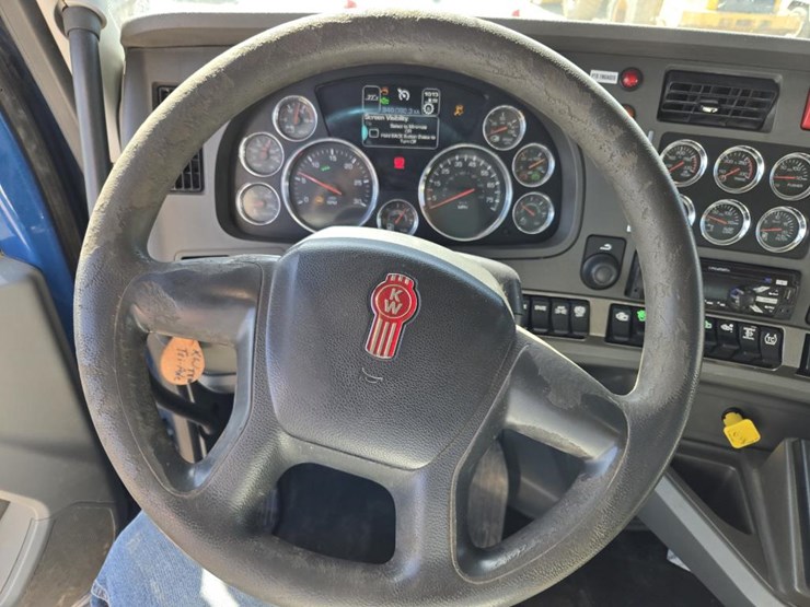 2017-kenworth-t880-image-71