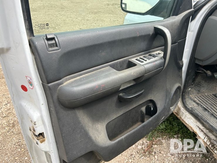 2008-chevrolet-silverado-image-18