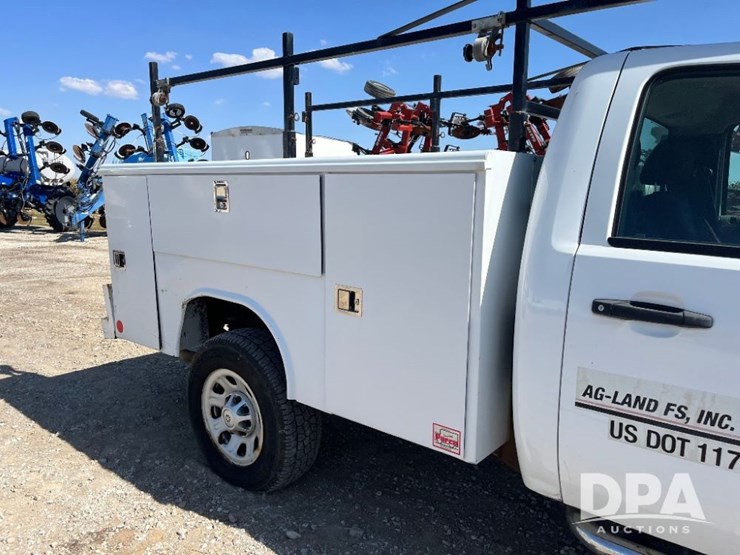 2011-chevrolet-3500hd-image-27