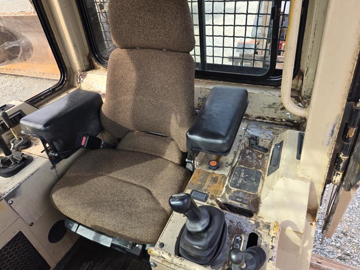 2001-caterpillar-d5c-image-24