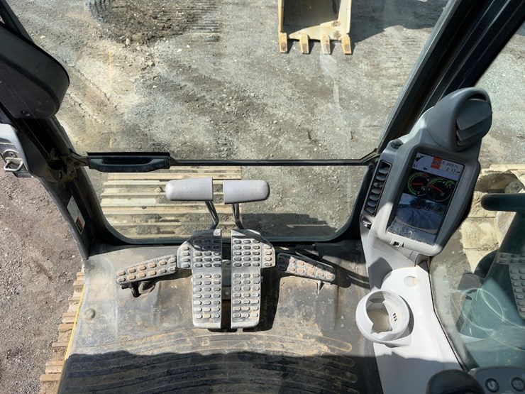 2019-deere-300g-lc-image-38