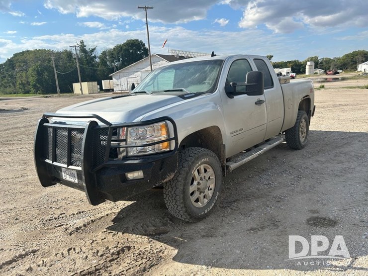 2012-chevrolet-2500hd-image-1