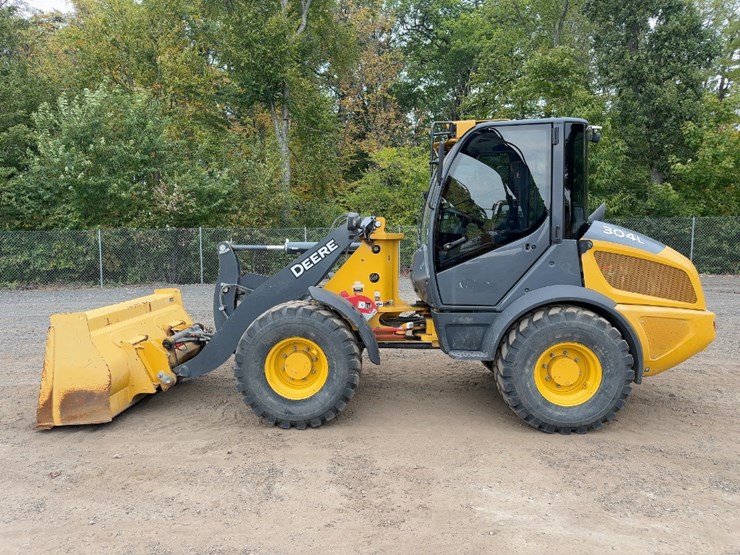 2021-deere-304l-image-2