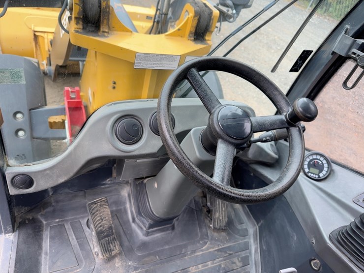 2021-deere-304l-image-23