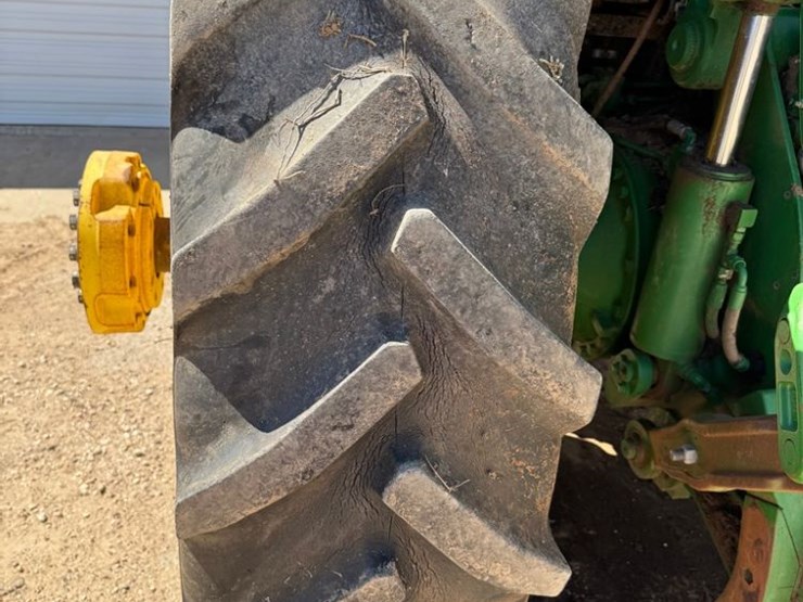 2013-john-deere-8310r-image-10