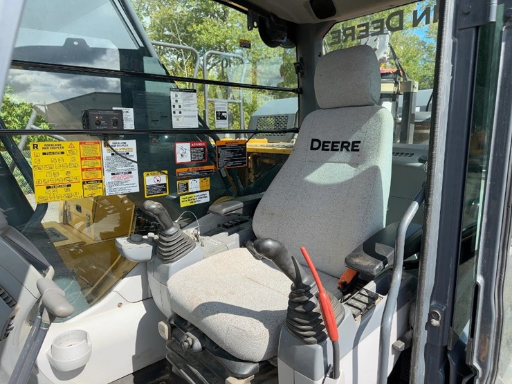 2019-deere-300g-lc-image-35