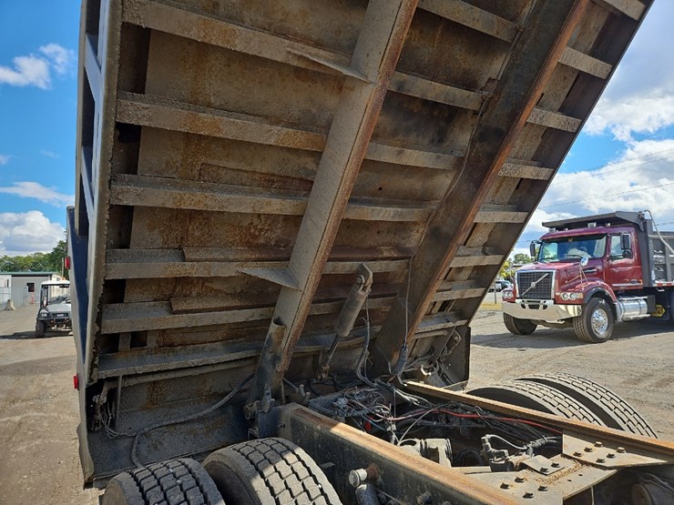 2001-kenworth-t800-image-29