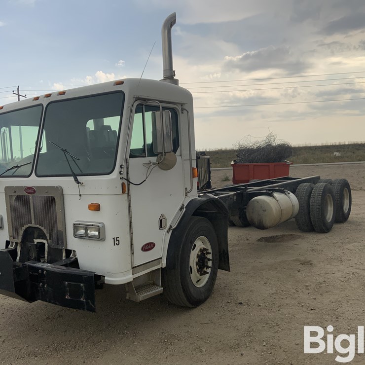 2004 PETERBILT 320