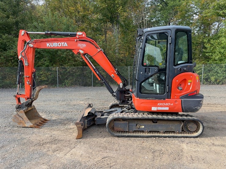2019-kubota-kx040-4-image-2